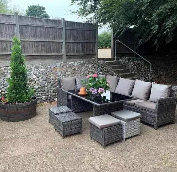 Отель Scarborough Hill Country Inn