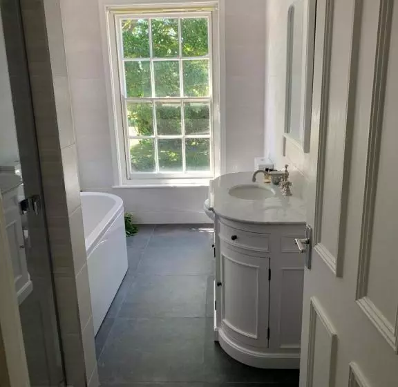 Отель Scarborough Hill Country Inn