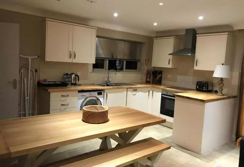 Отель Scarborough Hill Country Inn