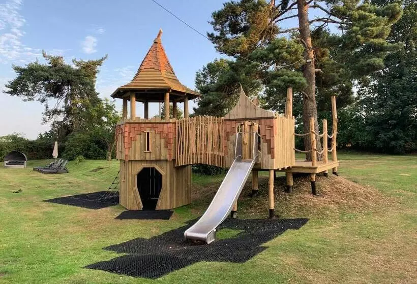 Отель Scarborough Hill Country Inn