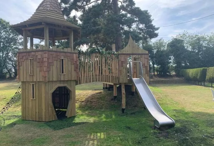 Отель Scarborough Hill Country Inn