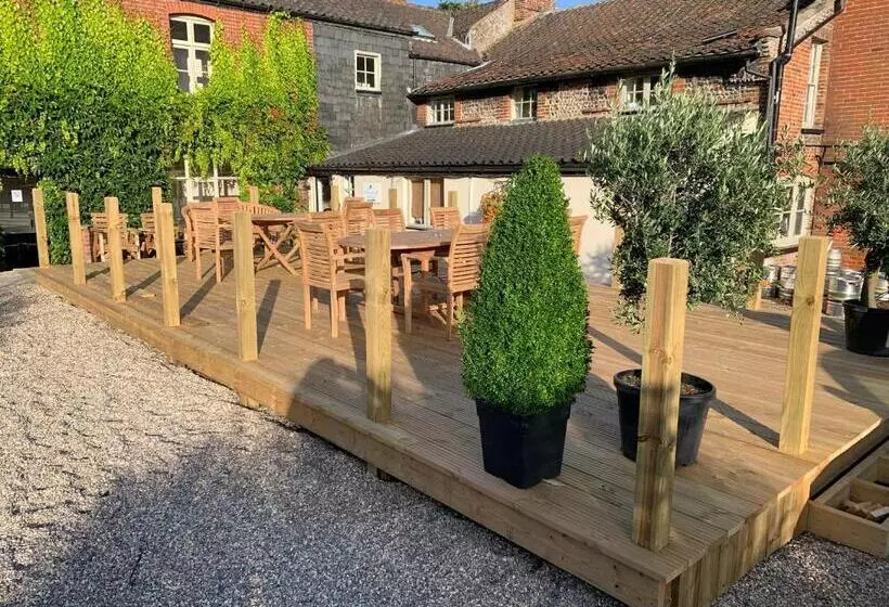 Отель Scarborough Hill Country Inn