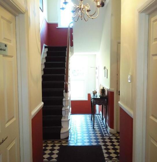 هتل Seafield House