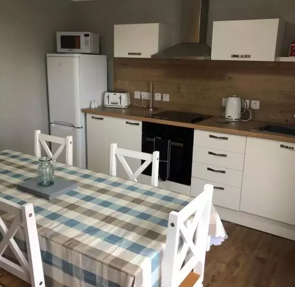 Отель Sinclair Bay Apartments