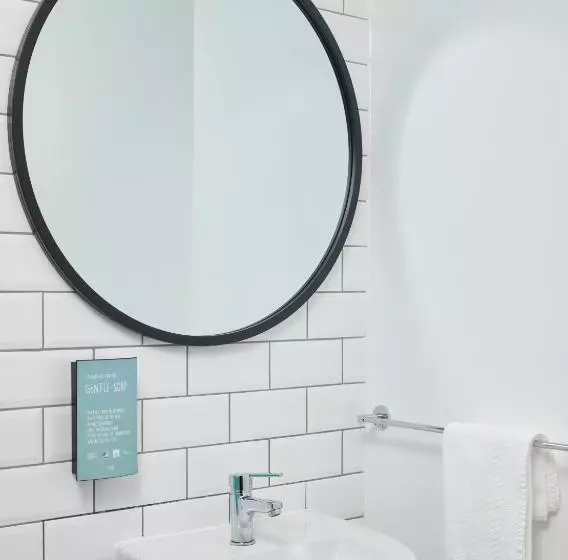 Отель The Caledonian