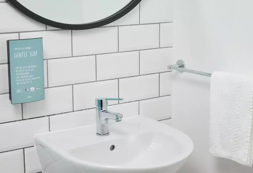 Отель The Caledonian