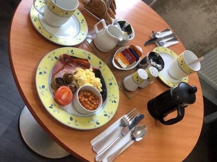 Отель The Claremont Preston