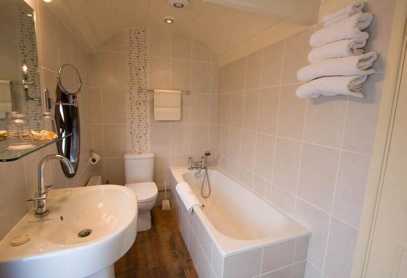 فندق The Old Railway Station