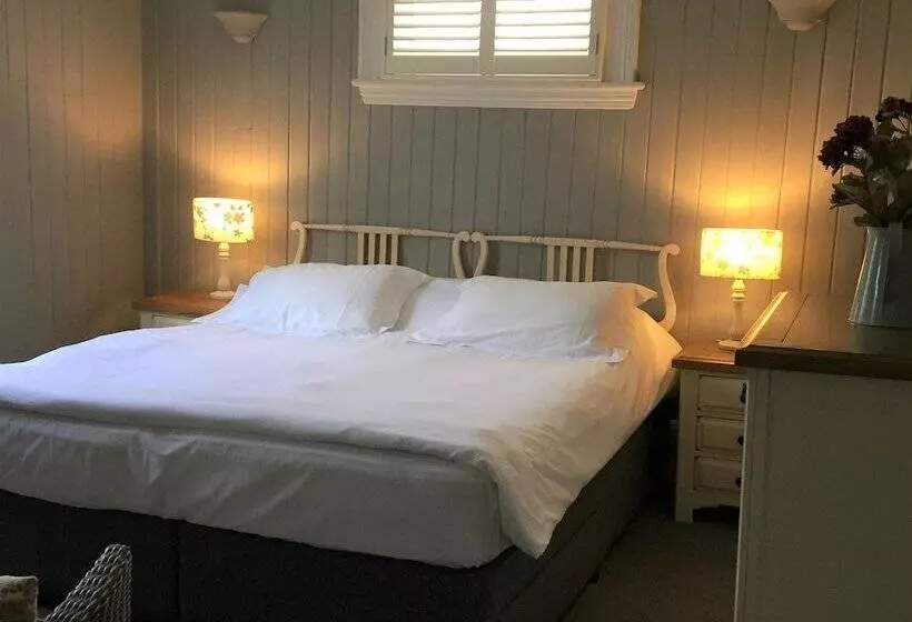 Отель The Old Railway Station