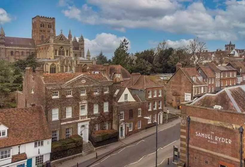 The Samuel Ryder Hotel St Albans, Tapestry Collection Hilton