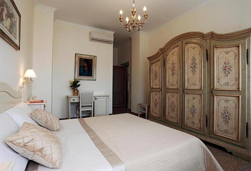 پانسیون Il Castello Guest House
