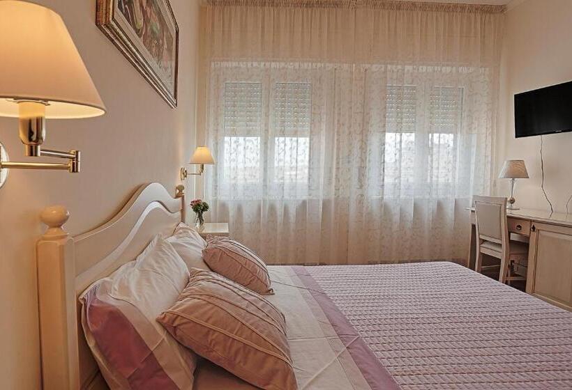 پانسیون Il Castello Guest House