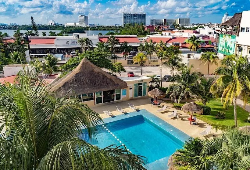 Paradise Beachfront & Nightlife Heart