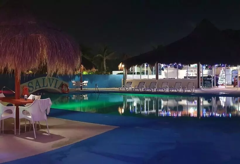 Paradise Beachfront & Nightlife Heart