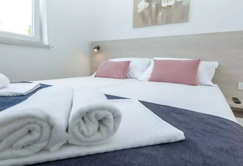 Apartments & Rooms Villa Casia