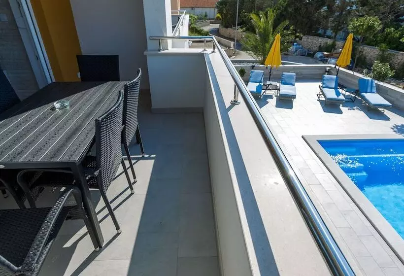 Apartments & Rooms Villa Casia