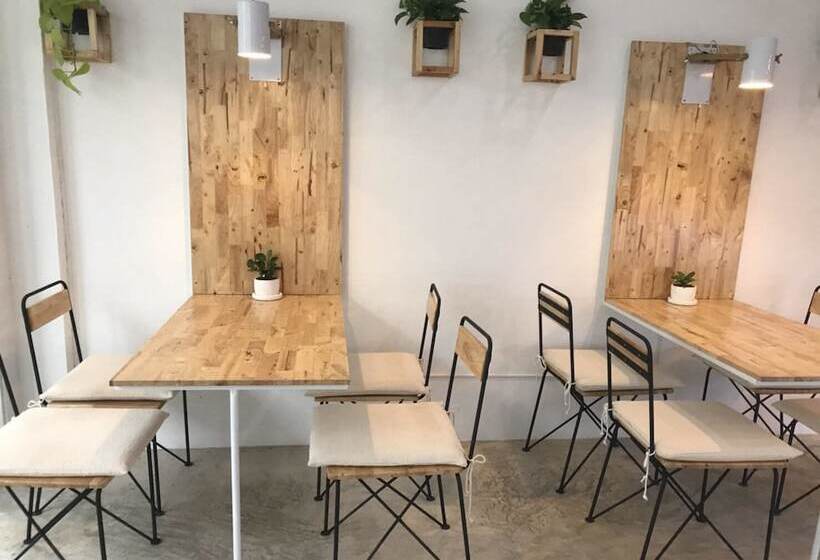 Jindabyne Cafe & Hostel