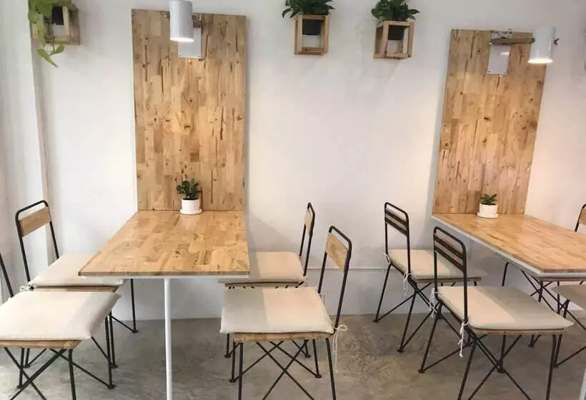 Jindabyne Cafe & Hostel