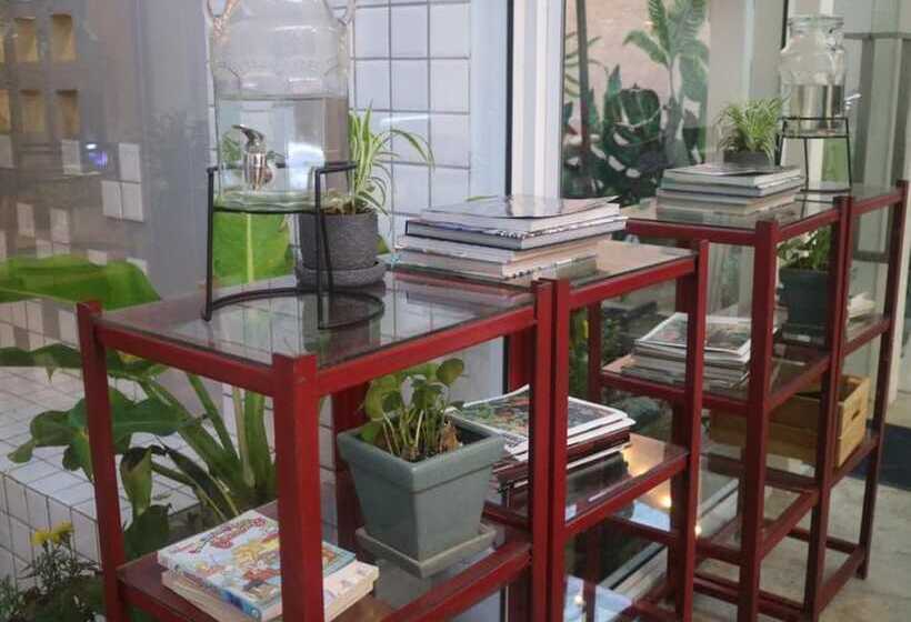 Jindabyne Cafe & Hostel