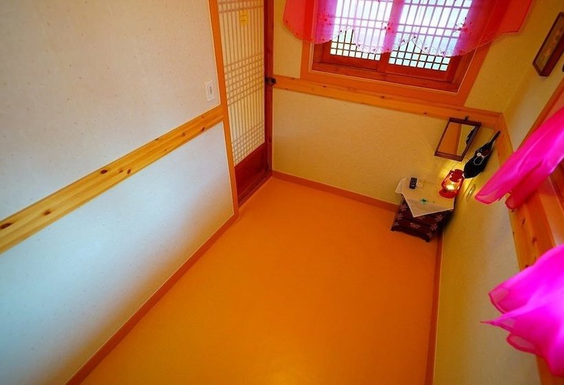 Пансион Norijam Hanok Traditional House One