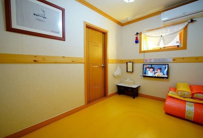 Пансион Norijam Hanok Traditional House One