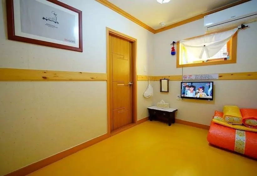 Majatalo Norijam Hanok Traditional House One