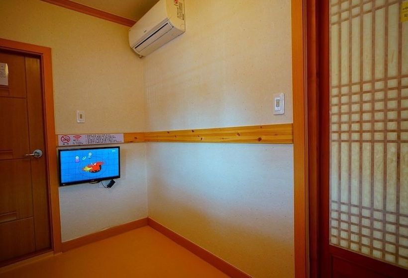 Пансион Norijam Hanok Traditional House One