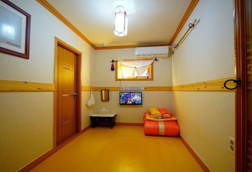 Пансион Norijam Hanok Traditional House One