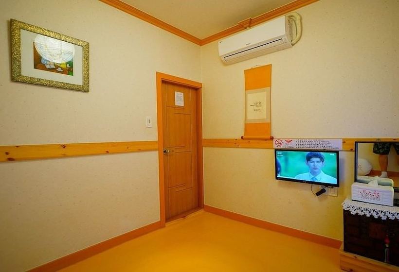 Пансион Norijam Hanok Traditional House One