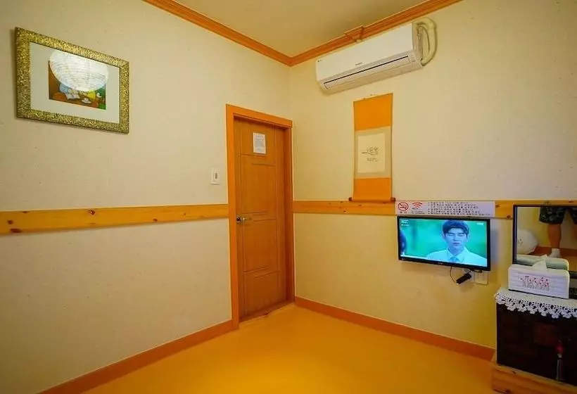 Majatalo Norijam Hanok Traditional House One