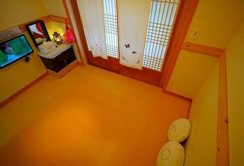 Пансион Norijam Hanok Traditional House One