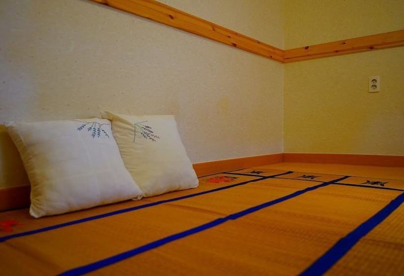 Пансион Norijam Hanok Traditional House One