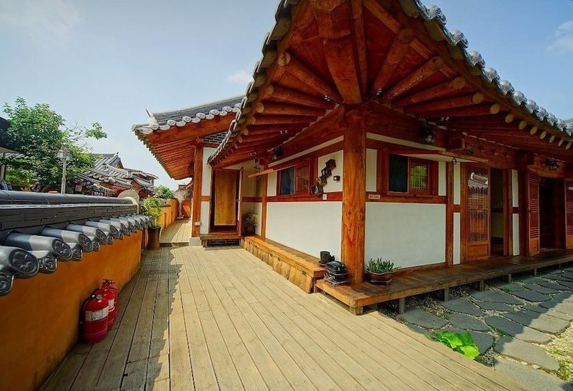 Пансион Norijam Hanok Traditional House One