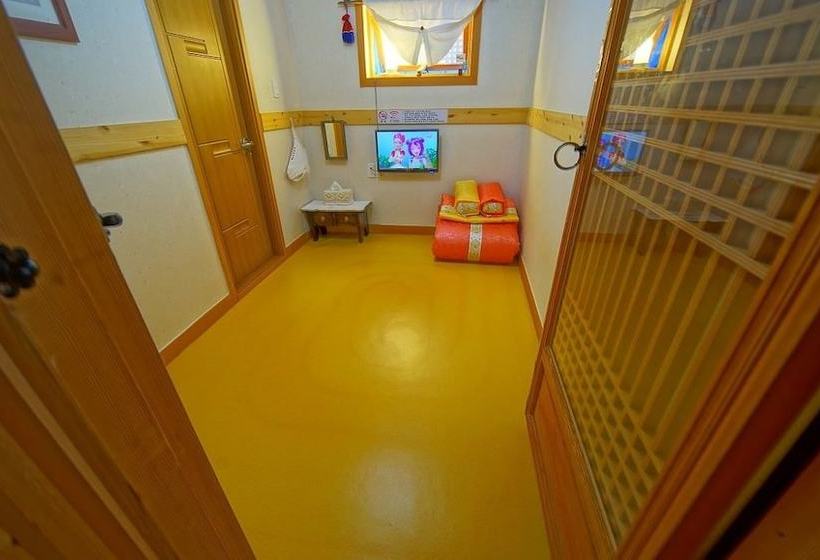 Пансион Norijam Hanok Traditional House One