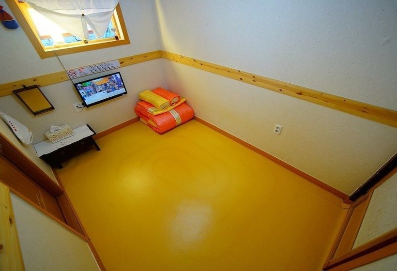 Пансион Norijam Hanok Traditional House One