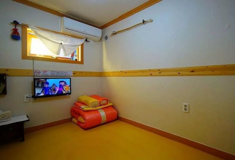 Majatalo Norijam Hanok Traditional House One
