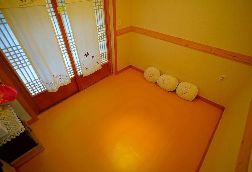 Пансион Norijam Hanok Traditional House One