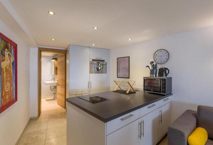 Trendguide Suites By Alpine Host Helpers