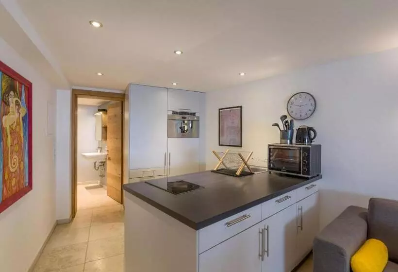 Trendguide Suites By Alpine Host Helpers