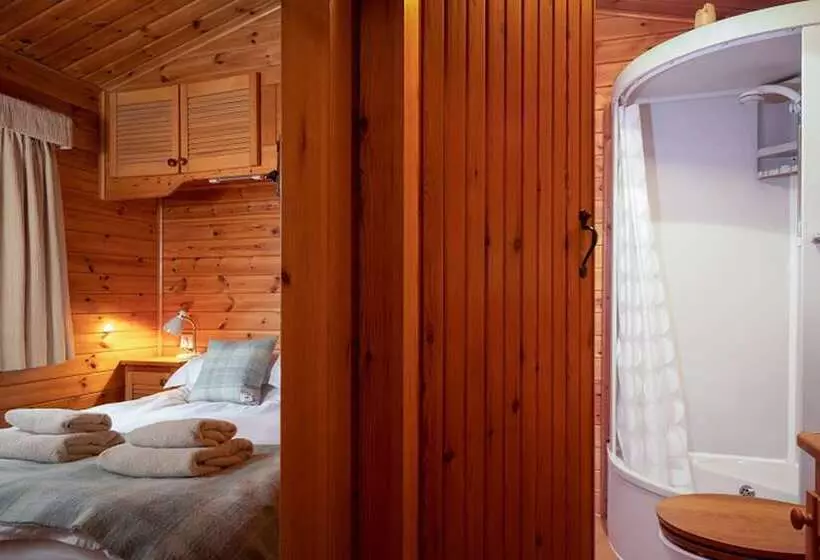 Twa Hoots Lodge