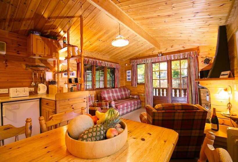 Twa Hoots Lodge