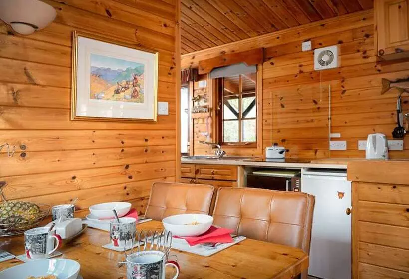 Twa Hoots Lodge