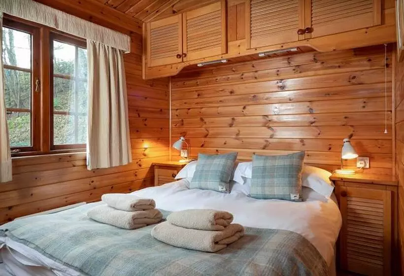 Twa Hoots Lodge