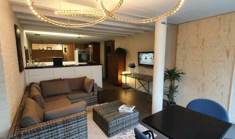 민박 Waar Maas & Waal....