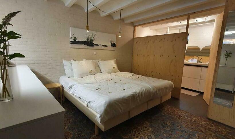 민박 Waar Maas & Waal....