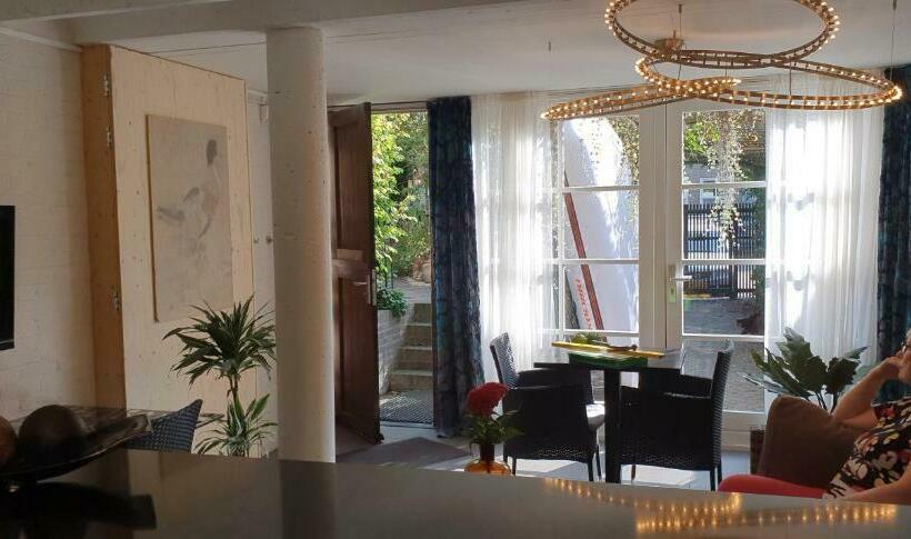 민박 Waar Maas & Waal....