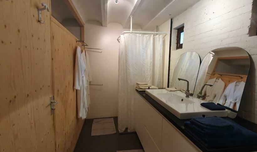 민박 Waar Maas & Waal....