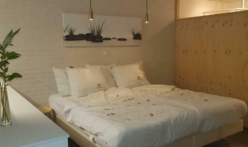 민박 Waar Maas & Waal....