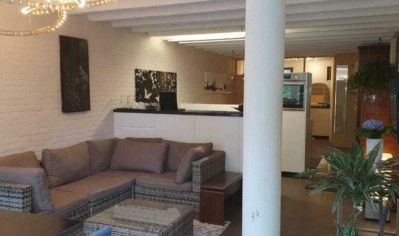 민박 Waar Maas & Waal....