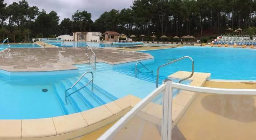 Chalet Orange Naturiste La Jenny